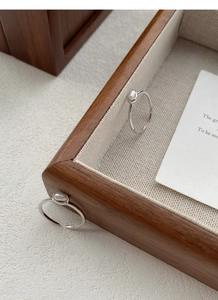 Detailed view of S925 sterling silver minimalist open ring with elegant pearl beads