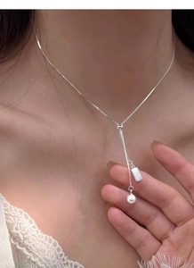 Detailed close-up of S925 silver Y-necklace with elegant pearl and rectangular tag