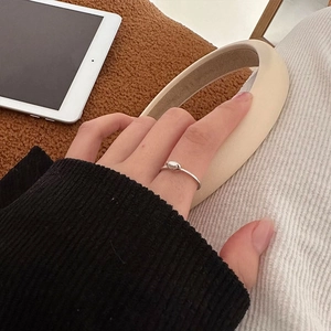 Minimalist S925 silver geometric open ring with polished metal bean detail for women