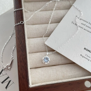 Collier en argent S925 avec pendentif fleur en zircon bleu clair en écrin cadeau