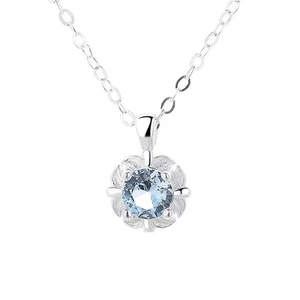 Collier en argent S925 avec pendentif fleur bleu clair et texture en métal brossé