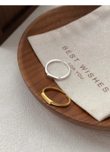 Minimalist S925 silver rings with matte rectangular plates in gold and silver finish