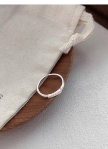 Minimalist S925 sterling silver ring with rectangular bar on a dark wooden tray