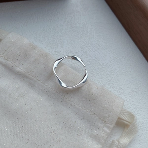 Minimalist S999 sterling silver Mobius ring on elegant drawstring gift pouch