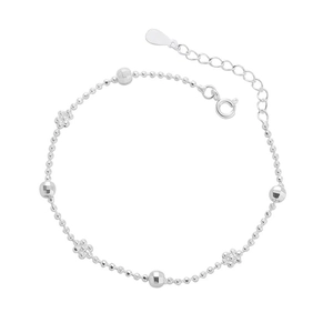Bracelet à fleurs élégant en argent sterling S925 avec perles laser sur fond blanc