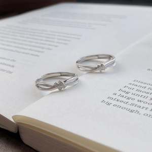 Eleganti anelli per coppia in argento S999 con nodo intrecciato e zirconi cubici
