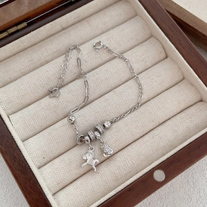 Bracelet élégant en argent S925 avec breloques poney et sac à monnaie dans un écrin cadeau