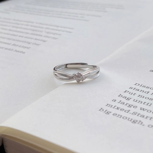Anello nodo in argento S999 con intarsi in zirconia e design aperto regolabile chic