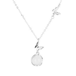 Collier élégant en argent S999 avec papillon, calcédoine blanche et chaîne asymétrique