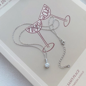 Élégant collier en argent sterling S999 avec un pendentif diamant solitaire brillant