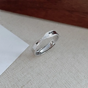 Bague Mobius en argent sterling S925 avec motif quadrillé texturé et design ouvert