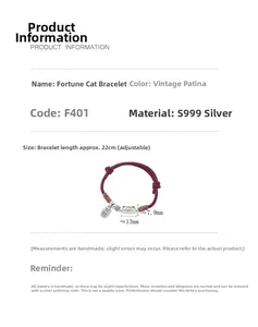 Détail du pendentif chat porte-bonheur en argent S999 sur bracelet tressé rouge