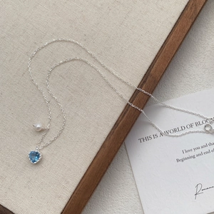 Elegante Halskette aus S925 Sterlingsilber mit blauem Herzzirkon und weißer Süßwasserperle