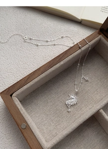 Détail du collier licorne en argent S925 avec zircons brillants et petit décor d'étoile