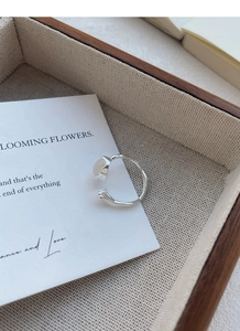 S925 silver ring featuring a white chalcedony flower bud and delicate cat paw relief