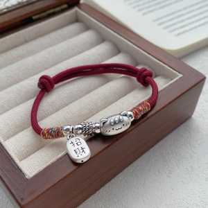 Bracelet chat de la chance en argent S999 avec corde rouge et breloque gravée