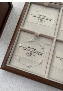 Detailed close-up of S925 sterling silver bracelet featuring starfish and seashell charms
