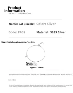 Détail du bracelet chat en argent S925 avec clochette et dimensions de la chaîne réglable