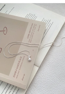 Détail du pendentif sac de chance en argent sterling S999 avec une texture brossée mate