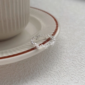 Minimalist S925 sterling silver star ring featuring interconnected five-pointed stars