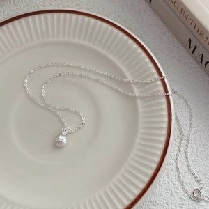 Collier S999 en argent fin sac de fortune avec finition mate sur plateau en céramique