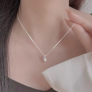 Collier avec pendentif sac de chance en argent sterling S999 sur une chaîne fine