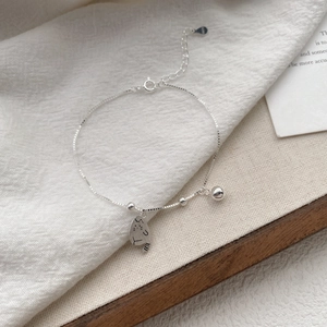 Bracelet minimaliste en argent sterling S925 avec pendentif chat et petites cloches