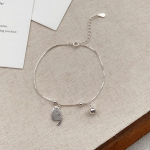 Bracelet minimaliste en argent sterling S925 avec pendentif chat et clochette polie
