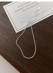 Nahaufnahme der S925 Sterling Silber Perlenarmband mit Karabinerverschluss und Stempel
