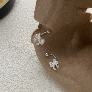 S999 Sterling Silber Schleife Ohrstecker mit Herzflügeln und Schraubverschluss für Damen