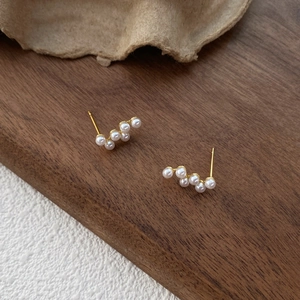 Élégantes boucles d'oreilles perles en argent S925 en forme de grappe avec design doré