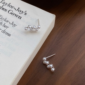 Élégantes boucles d'oreilles vagues en argent S925 avec perles blanches pour femmes