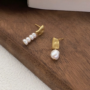Asymmetric S925 silver baroque pearl drop earrings with hammered vintage gold finish