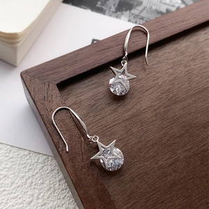 Boucles d'Oreilles Pendantes Étoile en Argent Sterling 925 pour Femmes Strass Scintillants Étoile à Cinq Branches Design Creux