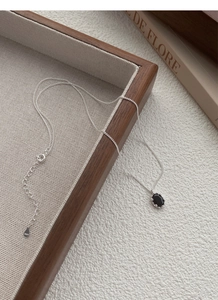 Close-up of S925 sterling silver chain with black oval gemstone and S925 hallmark tag