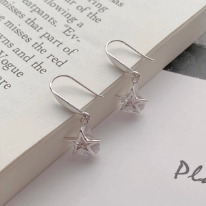 Boucles d'oreilles étoiles en argent 925 avec oxyde de zirconium central brillant