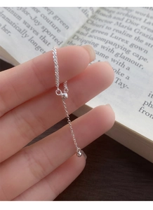 Detail of adjustable S925 sterling silver chain ring with sliding bead mechanism