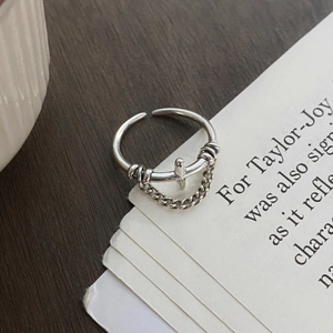 Vintage S925 sterling silver cross ring with chain element in a minimalist style