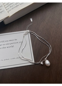Detail of S925 silver double-layer bracelet with freshwater pearl and lobster clasp