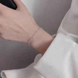Elegant S925 sterling silver chain bracelet with interconnected hollow heart links for women
