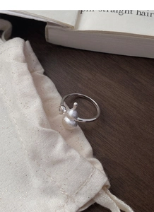 Detailed macro view of S925 sterling silver frosted gourd ring with a sparkling zircon stone