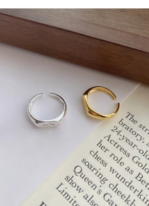 Close-up of gold and silver S925 sterling silver star-patterned square signet rings