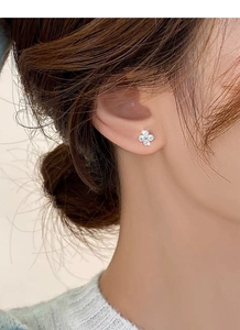 Close-up of S999 sterling silver four-leaf clover stud earring with sparkling zircon stone