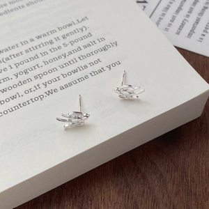 Minimalist S999 Sterling Silver Swallow Stud Earrings Elegant Small Bird Ear Jewelry For Women Fashion Niche Design Gift