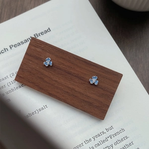 Élégantes boucles d'oreilles iris bleu en argent sterling S999 avec centre zircon