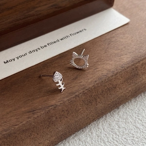 Asymmetric S999 sterling silver cat and fish bone stud earrings with sparkling zircons