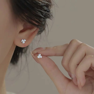 Élégantes boucles d'oreilles iris bleu en argent S999 avec zircon central pour femmes