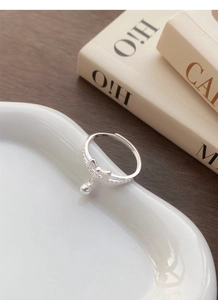 Detail of S925 silver double layer ring with frosted bow and white pearl pendant