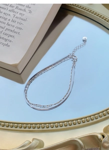 Vue détaillée du bracelet double couche en argent sterling S925 avec chaîne serpent et fermoir