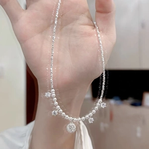Élégant collier en argent S925 avec petites perles blanches et pendentifs en zircon brillant